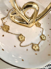 Load image into Gallery viewer, Van Cley choker 5 flowers necklace
