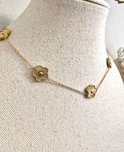 Load image into Gallery viewer, Van Cley choker 5 flowers necklace
