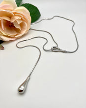 Load image into Gallery viewer, Tie-shaped necklace with a drop at the end
