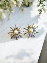 Load image into Gallery viewer, Exoteric sun earrings Seductive
