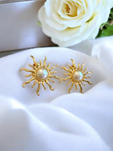 Load image into Gallery viewer, Exoteric sun earrings Seductive
