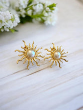 Load image into Gallery viewer, Exoteric sun earrings Seductive
