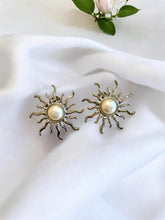 Load image into Gallery viewer, Exoteric sun earrings Seductive
