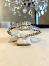 Load image into Gallery viewer, Snake bracelet entirely cz studded

