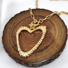 Load image into Gallery viewer, Big heart pendant chain clasp in front necklace
