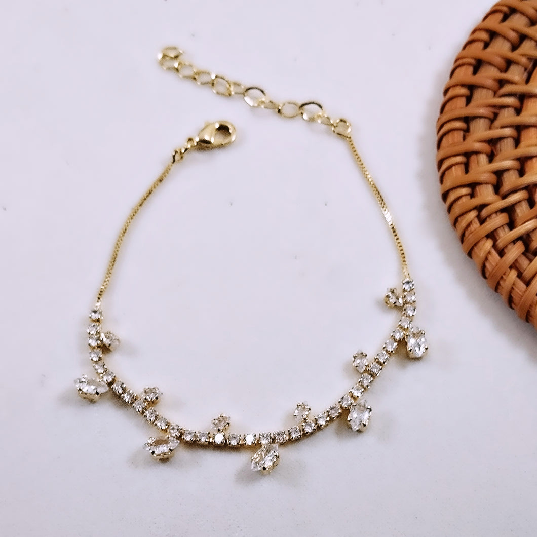 Delicate cz leaf bracelet