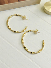 Load image into Gallery viewer, Hoop earrings twisted push back
