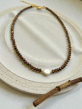Load image into Gallery viewer, Mini crystal choker 1 freshwater pearl necklace
