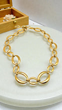 Load image into Gallery viewer, Oval links Seductive Collection necklace

