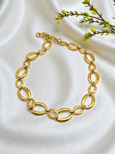 Load image into Gallery viewer, Oval links Seductive Collection necklace
