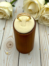 Load image into Gallery viewer, Arrow-shaped zirconias ring
