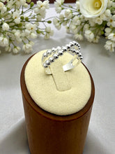 Load image into Gallery viewer, Small ball X shaped ring
