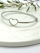 Load image into Gallery viewer, Solid thin heart detail bracelet
