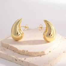 Load image into Gallery viewer, Vintage inspired teardrop gold plated earrings
