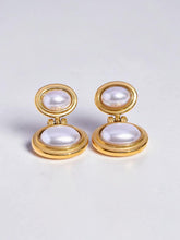 Load image into Gallery viewer, Vintage oval pearl earrings
