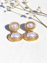 Load image into Gallery viewer, Vintage oval pearl earrings
