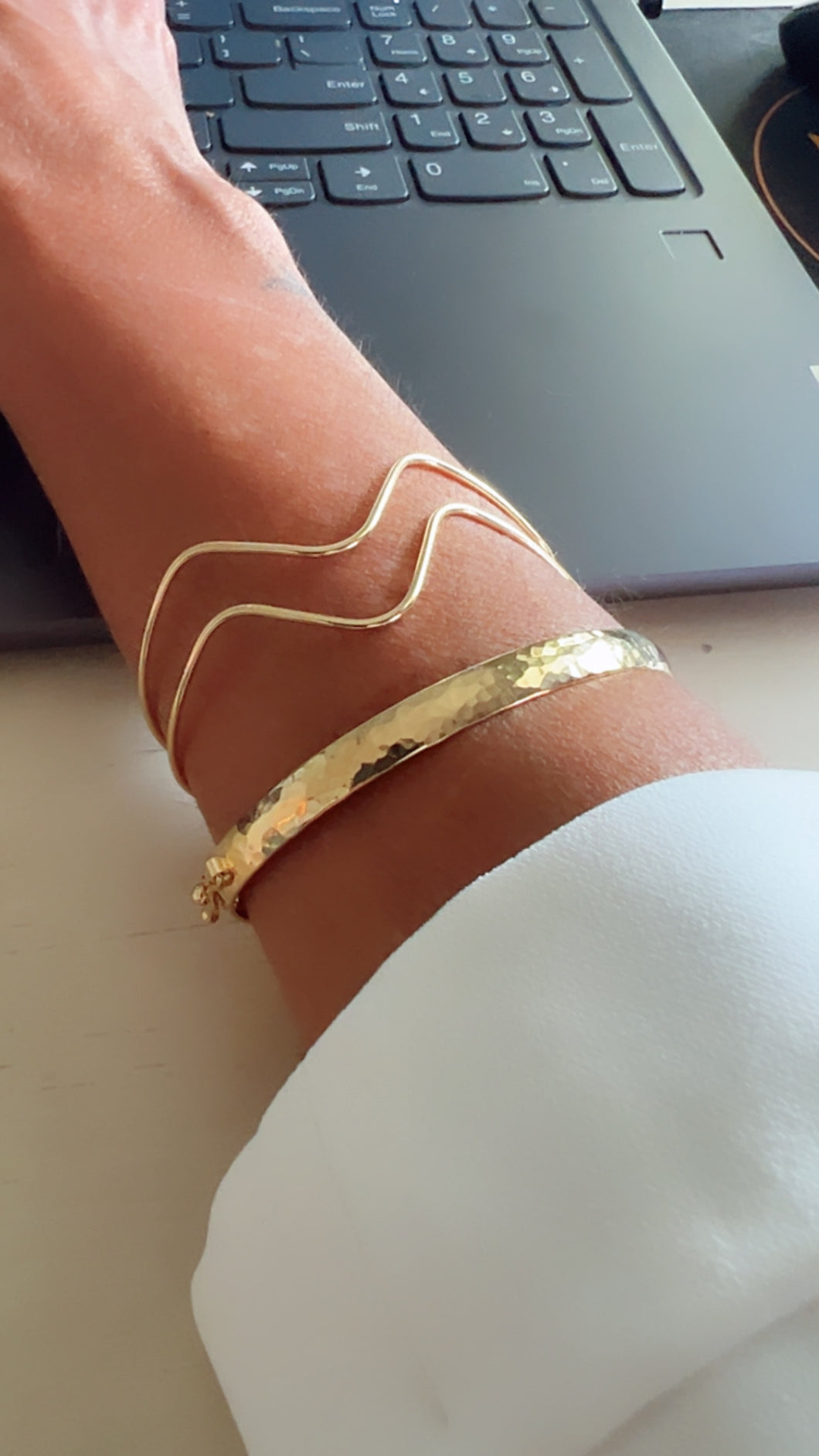 Wavy adjustable bracelet