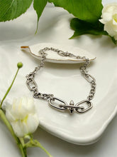 Load image into Gallery viewer, Tify spike link necklace

