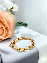 Load image into Gallery viewer, Thick classic oval link bracelet
