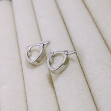 Load image into Gallery viewer, Small heart shape hoop earrings
