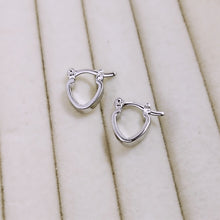 Load image into Gallery viewer, Small heart shape hoop earrings
