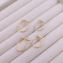 Load image into Gallery viewer, Thin and light 3 holes  hoop set earrings
