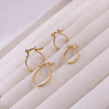 Load image into Gallery viewer, Thin and light 3 holes  hoop set earrings
