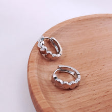 Load image into Gallery viewer, Small hearts hoop shape earrings
