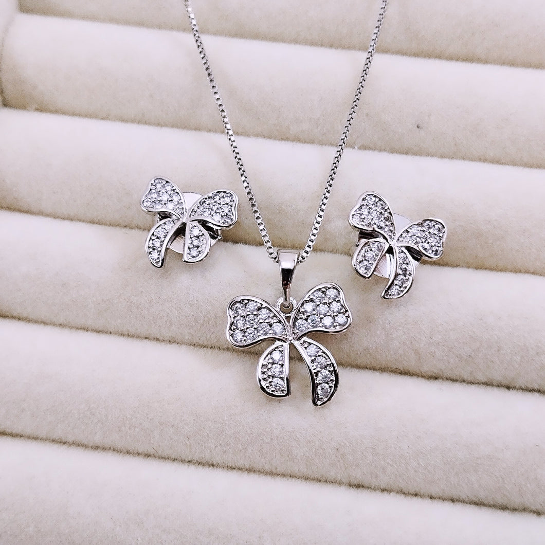 Delicate bow set microzirconia