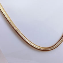 Load image into Gallery viewer, Snake medium 6 mm thickness Necklace
