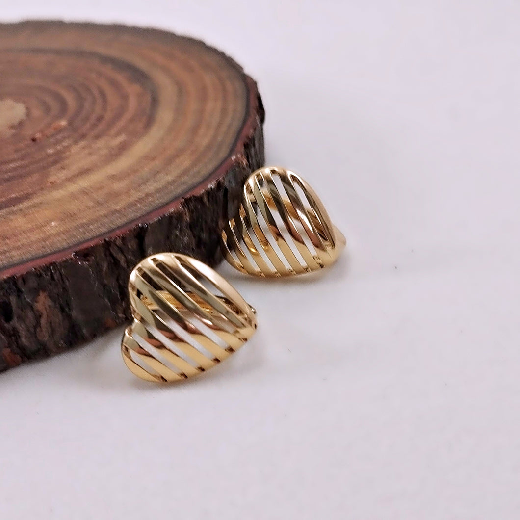 Hollow stripes heart hoop earrings