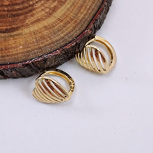 Load image into Gallery viewer, Hollow stripes heart hoop earrings
