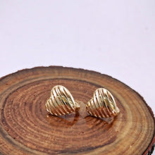 Load image into Gallery viewer, Hollow stripes heart hoop earrings
