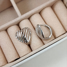 Load image into Gallery viewer, Hollow stripes heart hoop earrings
