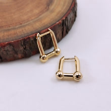 Load image into Gallery viewer, Famous link  hoop earrings
