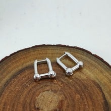 Load image into Gallery viewer, Famous link  hoop earrings
