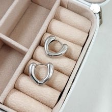 Load image into Gallery viewer, Thick heart shape hoop earrings
