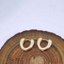 Load image into Gallery viewer, Thick heart shape hoop earrings
