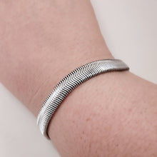 Load image into Gallery viewer, Thick mesh German thread bracelet
