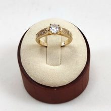 Load image into Gallery viewer, Solitaire Ring studded on the side
