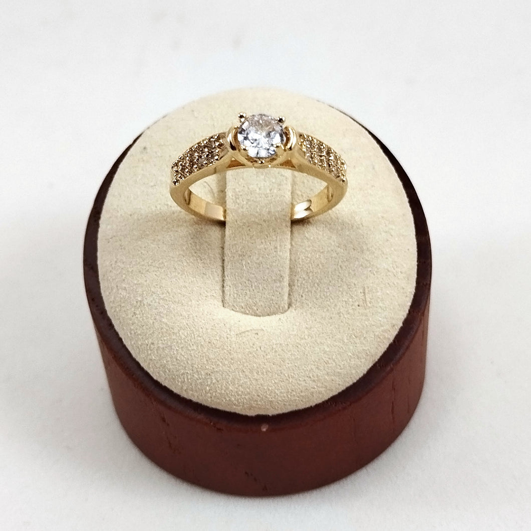 Solitaire Ring studded on the side