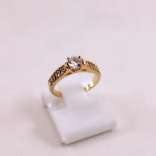 Load image into Gallery viewer, Solitaire Ring studded on the side
