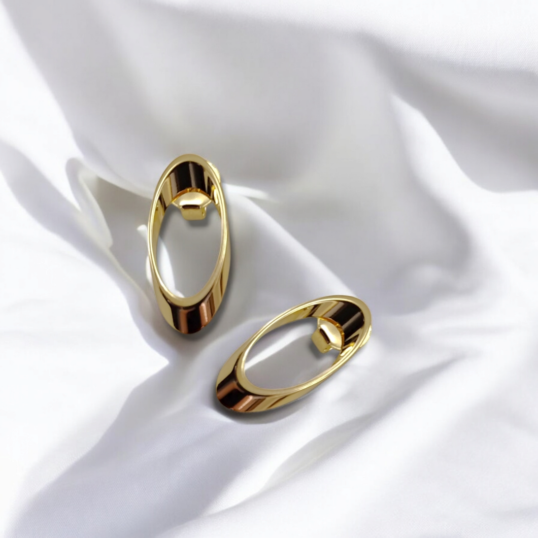 Basic twisted oval earrings