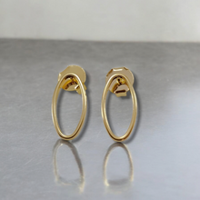 Load image into Gallery viewer, Basic small oval earrings
