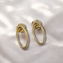 Load image into Gallery viewer, Basic small oval earrings
