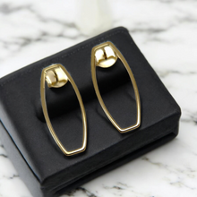 Load image into Gallery viewer, Basic light medium oval earring
