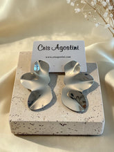 Load image into Gallery viewer, Sculptural wavy petal earrings
