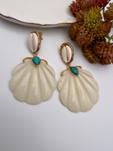 Load image into Gallery viewer, Whelk base and shell pendant earring
