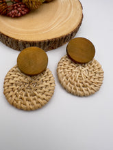 Load image into Gallery viewer, Wooden and straw handmade earring
