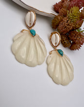 Load image into Gallery viewer, Whelk base and shell pendant earring
